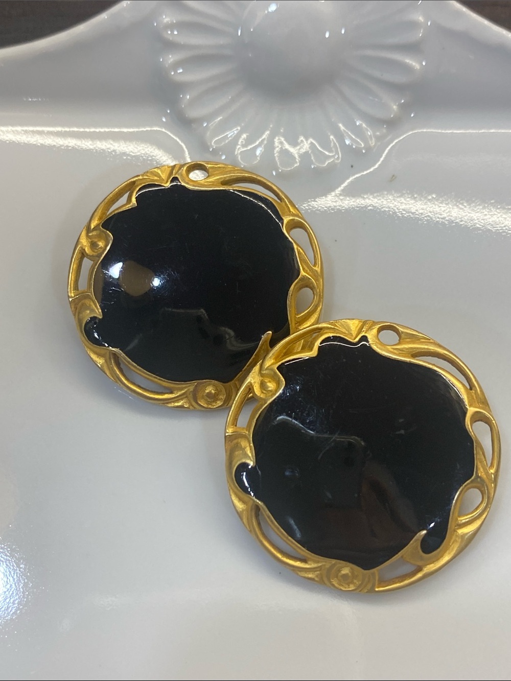 Vintage Lia Black Enamel Round Clip Earrings - Picture 2 of 5